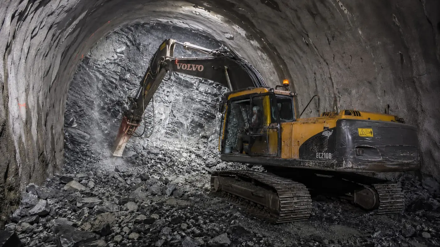 Hydraulic breaker working in tunnel excavation